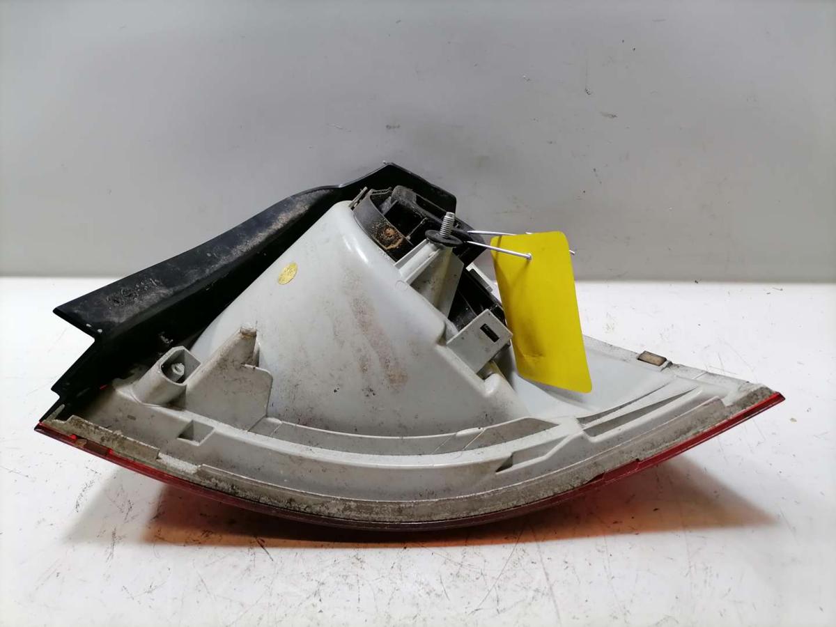 VW Golf V original Rücklicht Rückleuchte außen links Fließheck BJ04